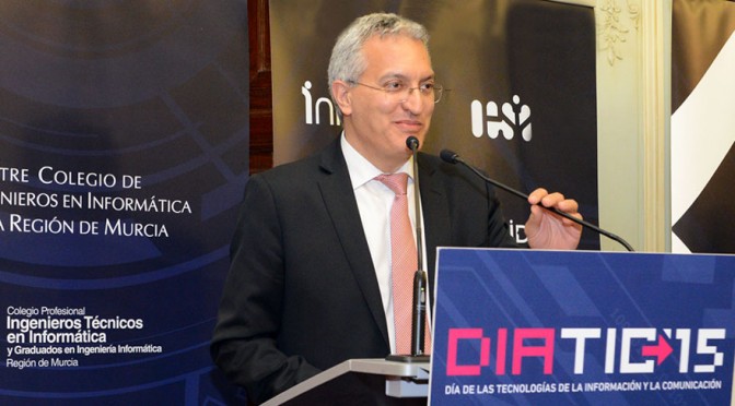 Francisco Pérez Guzmán, Gerente de la Universidad de Murcia, premio  DiaTIC 2015 por su labor