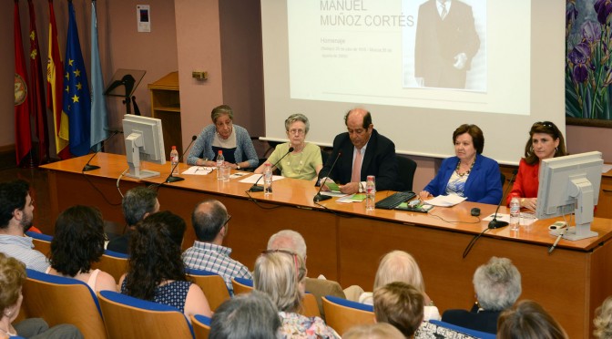 Discípulas del profesor Manuel Muñoz Cortés homenajean su figura en un acto de la Universidad de Murcia