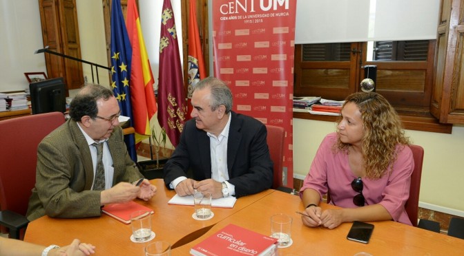 El PSOE apoya las reivindicaciones de la UMU en financiación y prácticas en hospitales