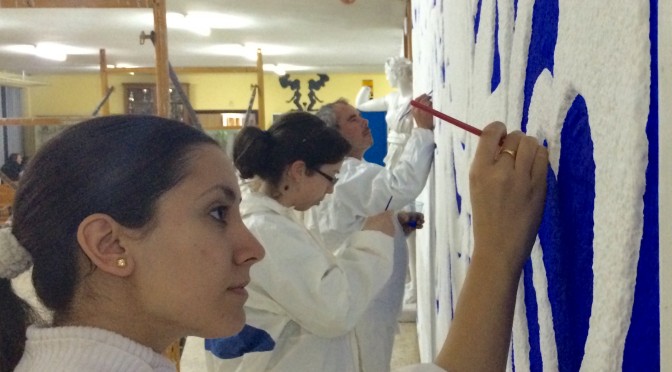 Estudiantes de la Universidad de Murcia restauran mural de Párraga