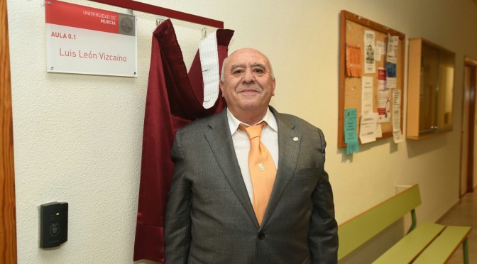 La Facultad de Veterinaria de la UMU homenajea al profesor Luis León Vizcaíno por su jubilación