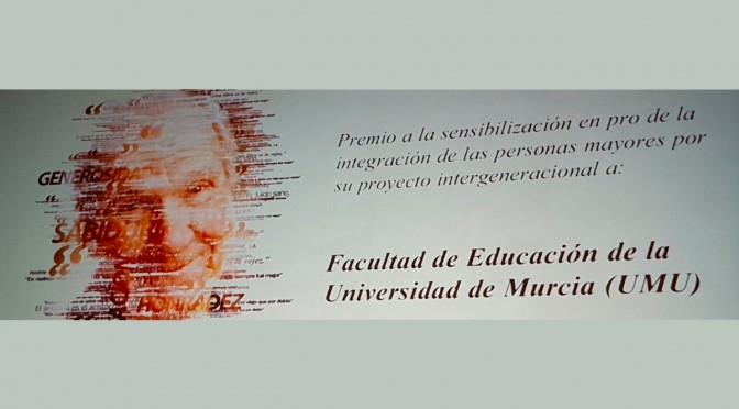 La facultad de Educación de la UMU recibe un premio por su sensibilización en la integración de las personas mayores