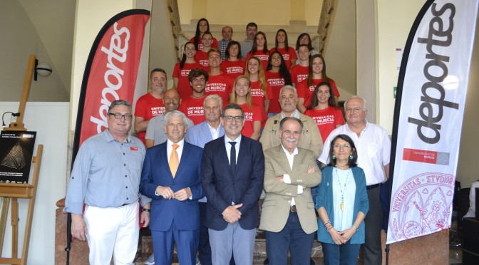 Recepción oficial a los deportistas que representarán a la Universidad de Murcia en la Universidad y los campeonatos de Europa de este verano