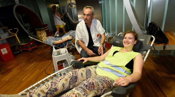 Más de 250 personas acuden a la UMU a donar sangre para contribuir al reto del Día de las Universidades Saludables