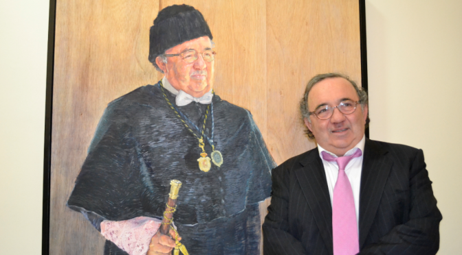 El retrato de José Orihuela ya forma parte de la galería de rectores de la Universidad de Murcia