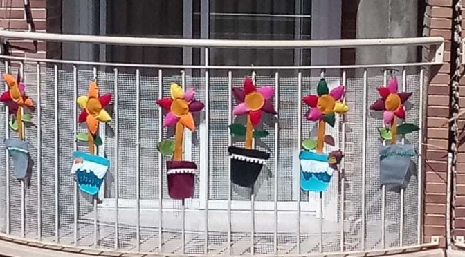 Un proyecto de la UMU anima a vestir los balcones de Murcia para “arropar a quienes nos cuidan”