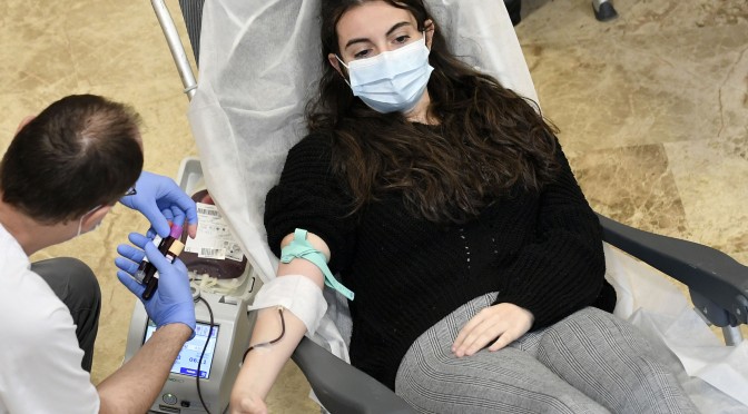 Estudiantes y personal de la Universidad de Murcia se suman a la campaña de donación de sangre