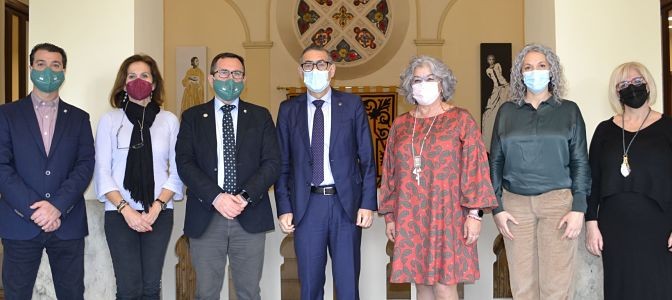La UMU y el Colegio de Veterinarios de la Región firman un convenio de colaboración