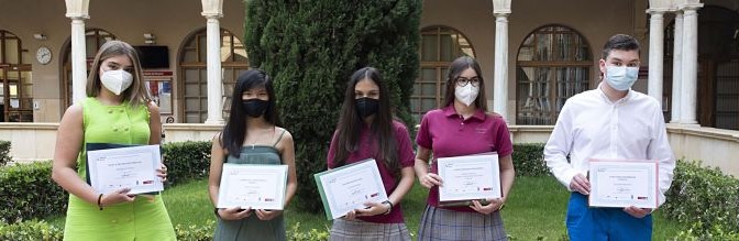 Entrega de premios en la Universidad de Murcia a los estudiantes ganadores de la III Olimpiada Constitucional