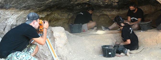 Las excavaciones de la UMU en la Cueva del Arco descubren restos de una carnicería de hace más de 20.000 años
