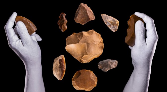 ‘Ancestros’, una exposición para conocer cómo vivieron los neandertales en la Región de Murcia