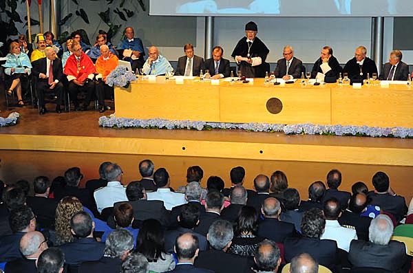 Un momento de la ceremonia de apertura del curso universitario 2010-2011