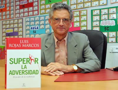 Rojas Marcos firmó ejemplares de su libro en el Colegio Infantil del Paseo Rosales, en Molina de Segura.