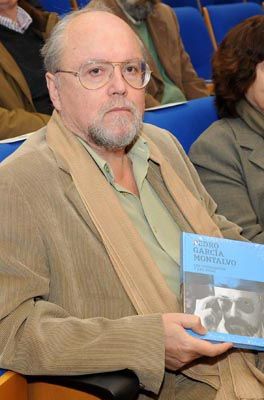 El escritor García Montalvo durante el acto de presentación de su libro-documental.